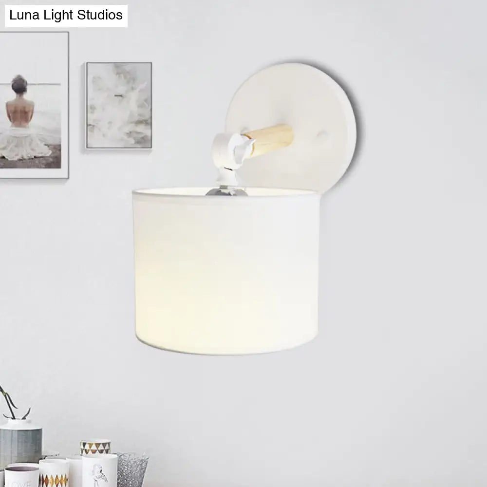 Aplique de pared LED cilíndrico moderno DecorBites™ en blanco/negro para dormitorio