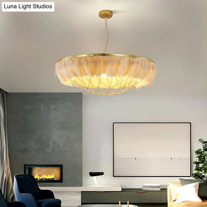 Lámpara de techo metálica moderna con forma de cúpula: Lámpara de techo dorada de 2 bombillas con decoración de plumas - Blanco, Gris, Rosa