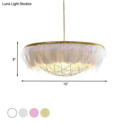 Lámpara de techo metálica moderna con forma de cúpula: Lámpara de techo dorada de 2 bombillas con decoración de plumas - Blanco, Gris, Rosa