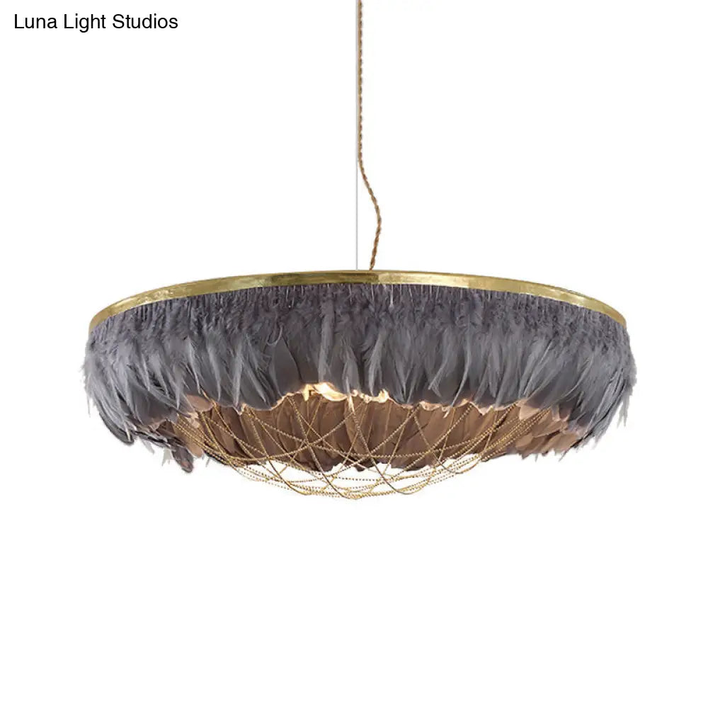 Lámpara de techo metálica moderna con forma de cúpula: Lámpara de techo dorada de 2 bombillas con decoración de plumas - Blanco, Gris, Rosa