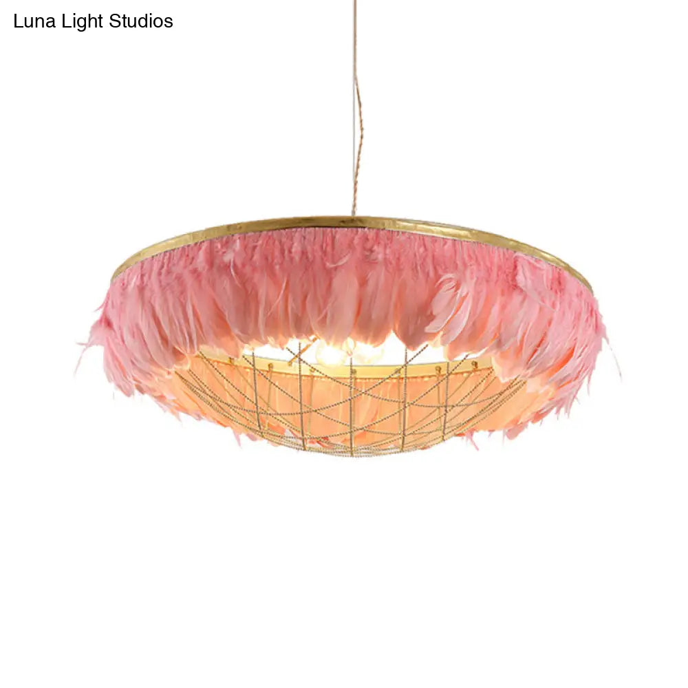 Lámpara de techo metálica moderna con forma de cúpula: Lámpara de techo dorada de 2 bombillas con decoración de plumas - Blanco, Gris, Rosa