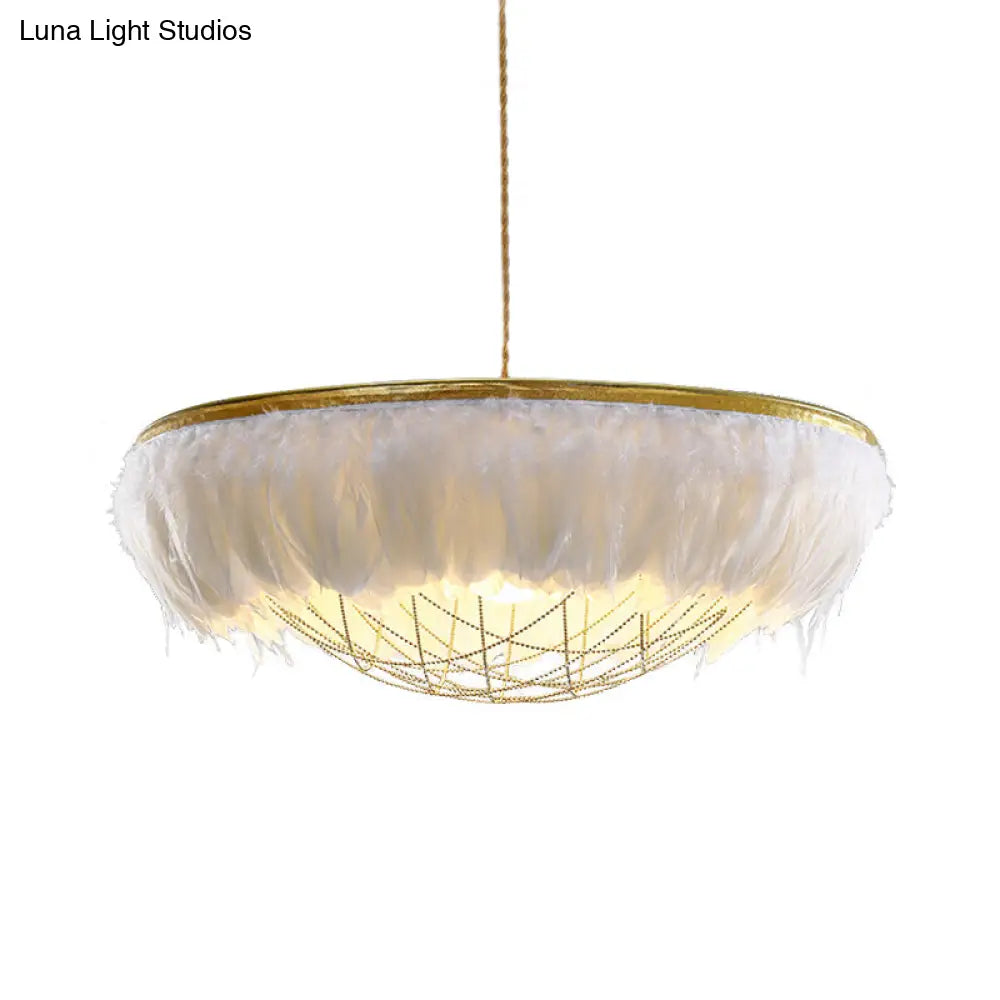 Lámpara de techo metálica moderna con forma de cúpula: Lámpara de techo dorada de 2 bombillas con decoración de plumas - Blanco, Gris, Rosa