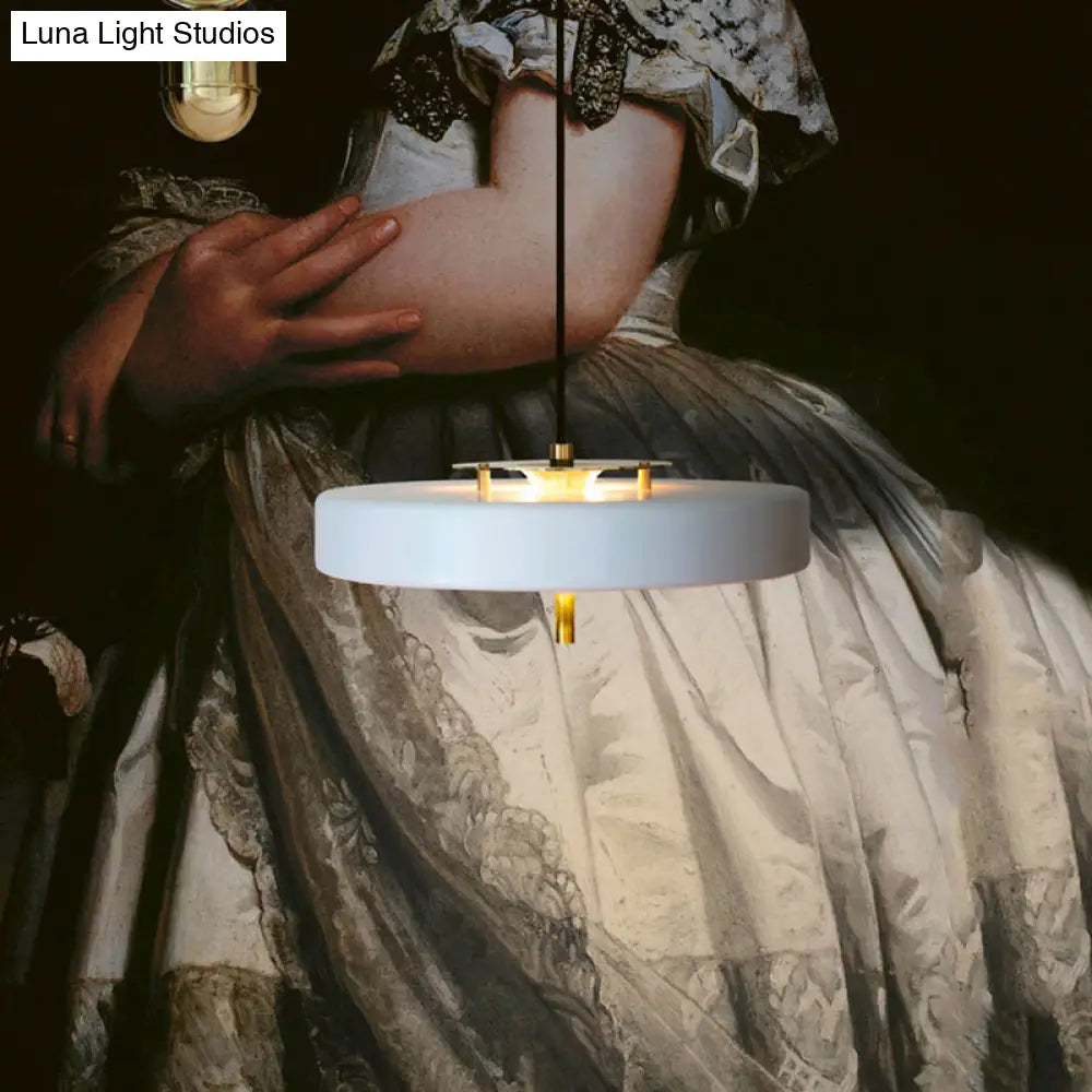 Lámpara de techo moderna tipo tambor, de metal azul claro, blanco y negro, con 3 luces, ideal para comedor.