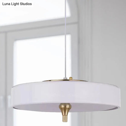 Lámpara de techo moderna tipo tambor, de metal azul claro, blanco y negro, con 3 luces, ideal para comedor.