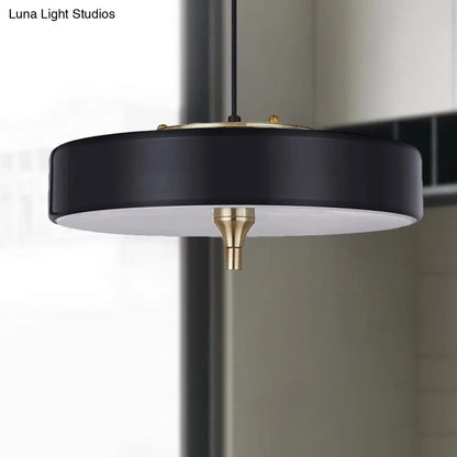 Lámpara de techo moderna tipo tambor, de metal azul claro, blanco y negro, con 3 luces, ideal para comedor.