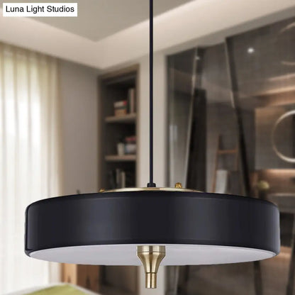 Lámpara de techo moderna tipo tambor, de metal azul claro, blanco y negro, con 3 luces, ideal para comedor.