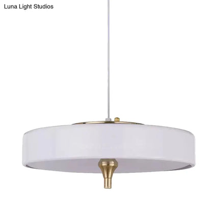 Lámpara de techo moderna tipo tambor, de metal azul claro, blanco y negro, con 3 luces, ideal para comedor.