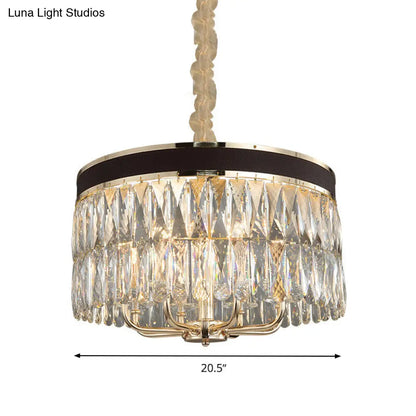 Lámpara de araña moderna tipo tambor con cristal facetado, 8 bombillas, acabado en negro y dorado.