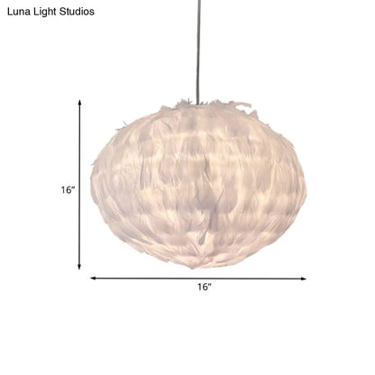 مصباح معلق على شكل كرة ريشة حديثة مع لمبة واحدة لغرفة النوم، معلق في السقف من قماش أبيض أنيق