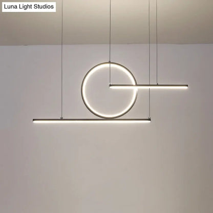 مصباح معلق LED هندسي حديث من DecorBites™ باللونين الأسود والذهبي، بإضاءة دافئة/بيضاء - مثالي لإضاءة المطبخ والمناظر الطبيعية والجزيرة