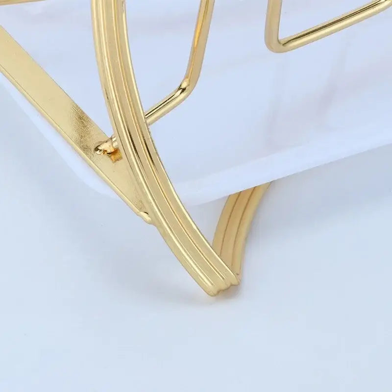 Modern gold metal wire mug holder stand with white marble tray for kitchen organization and display