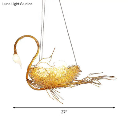 Lámpara de araña moderna con forma de ganso dorado - Diseño de huevo, colgante metálico de 3 luces