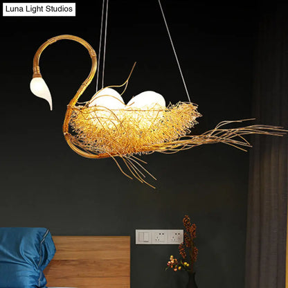 Lámpara de araña moderna con forma de ganso dorado - Diseño de huevo, colgante metálico de 3 luces