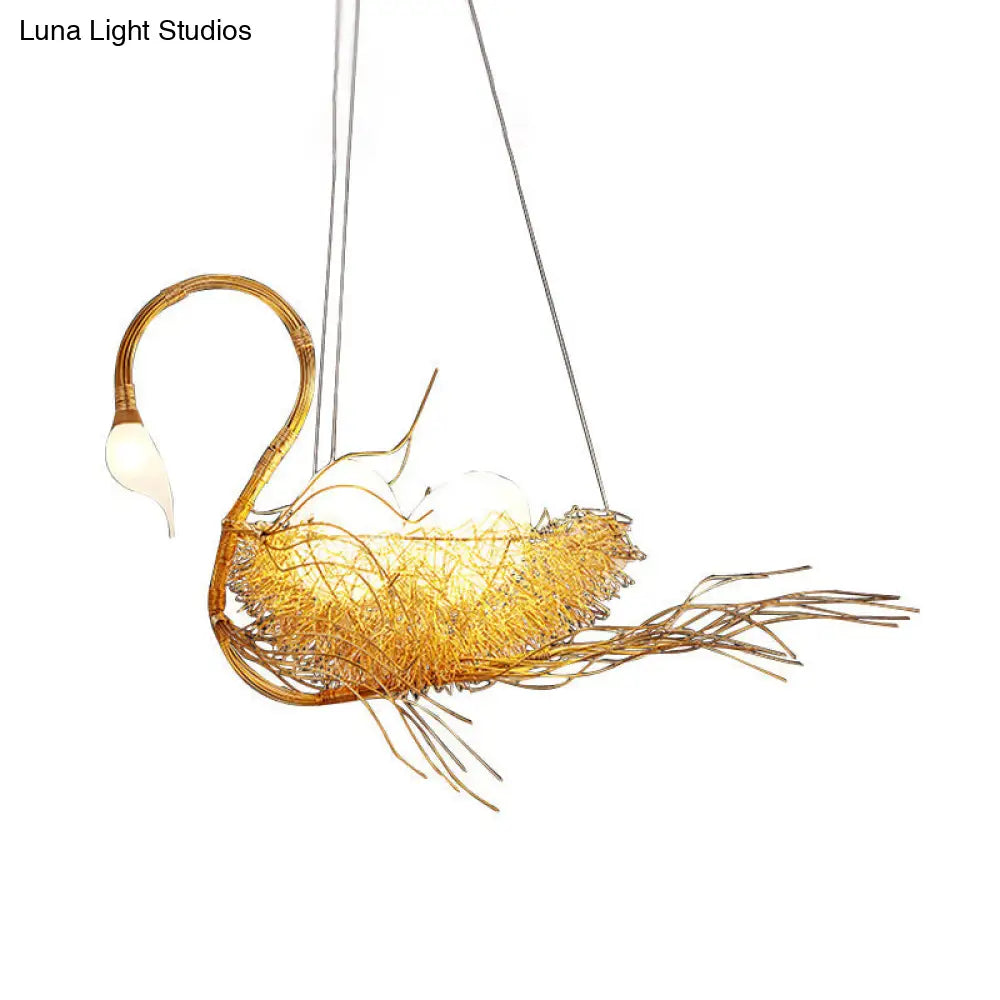 Lámpara de araña moderna con forma de ganso dorado - Diseño de huevo, colgante metálico de 3 luces