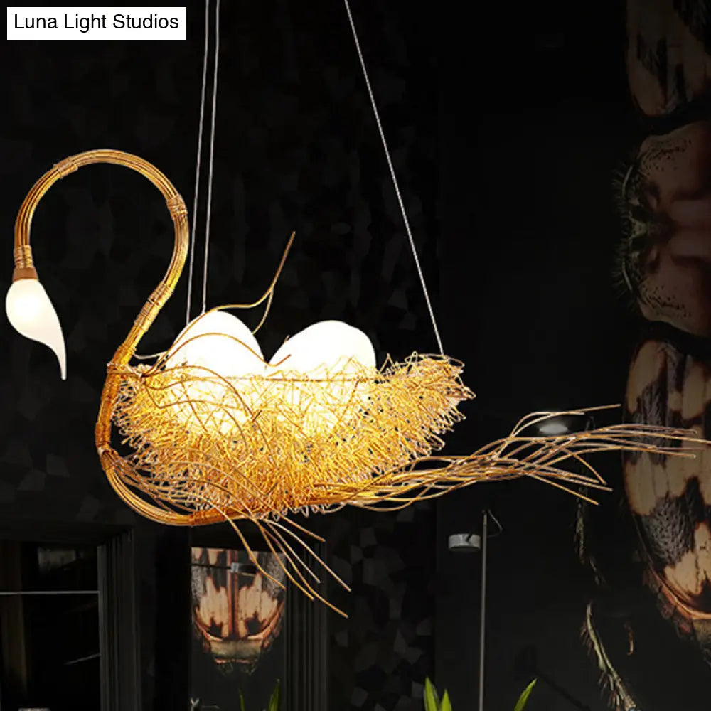 Lámpara de araña moderna con forma de ganso dorado - Diseño de huevo, colgante metálico de 3 luces