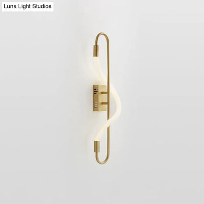 DecorBites™ DecorBites™ Modern Gold LED Wall Sconce with Tube Acrylic Shade - Elegant Lighting Solution