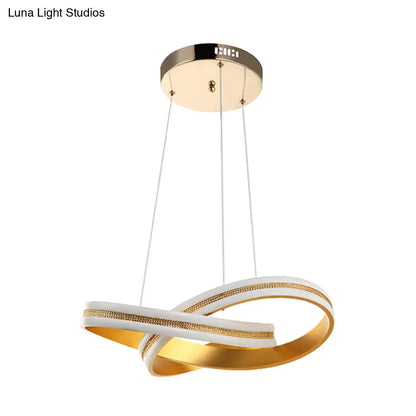 Lámpara de techo colgante moderna dorada con diseño en espiral y luz LED acrílica