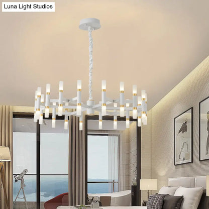 Lámpara de techo LED moderna para dormitorio - 24/36/60 luces, pantalla tubular de hierro, colgante blanco/negro