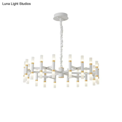 Lámpara de techo LED moderna para dormitorio - 24/36/60 luces, pantalla tubular de hierro, colgante blanco/negro