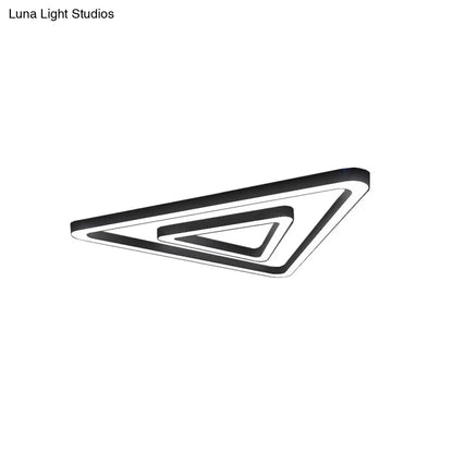 Lámpara colgante triangular LED moderna para gimnasio en color negro - Iluminación de araña metálica