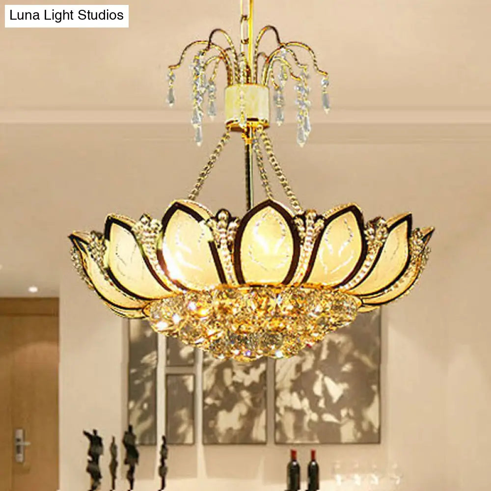 Lámpara de techo moderna Lotus Crystal con 6 luces en dorado - Ideal para comedores