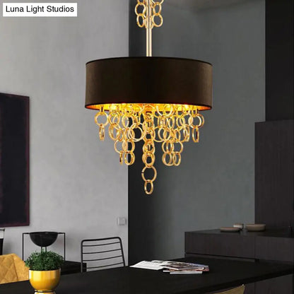Lámpara de techo moderna de metal con 3 luces y múltiples anillos: colgante contemporáneo negro y dorado con pantalla de tela cilíndrica