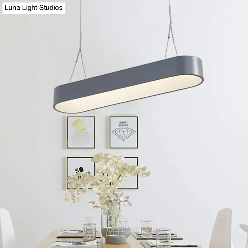 ثريا معدنية مستطيلة حديثة بإضاءة LED - عرض 33.5 بوصة/47 بوصة - أبيض/رمادي - طقم مصباح معلق مع موزع هواء مدمج