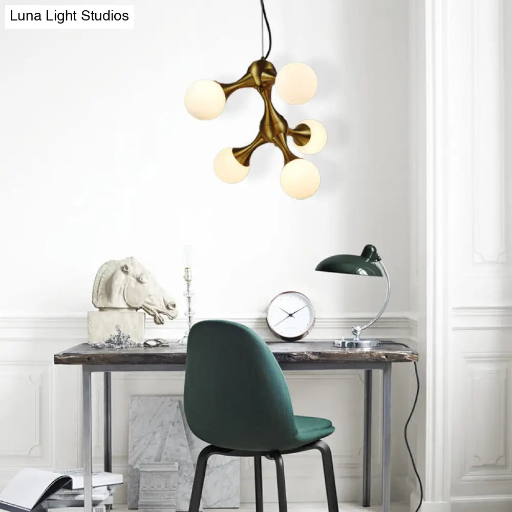 Lámpara de araña moderna de metal con forma de estrella y pantalla de cristal esférica - Disponible en 5/9/15 luces