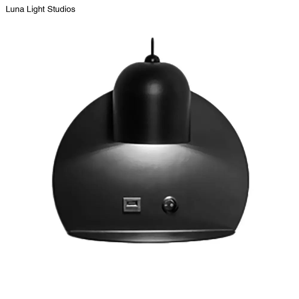 Lámpara de pared moderna de metal DecorBites™ con 1 luz para estudio: diseño sencillo y elegante para una iluminación versátil.