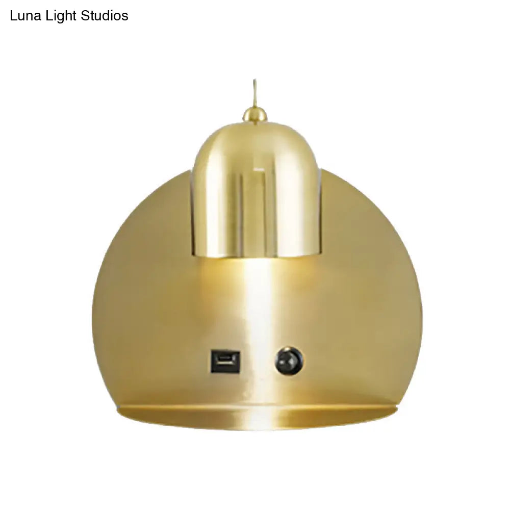 Lámpara de pared moderna de metal DecorBites™ con 1 luz para estudio: diseño sencillo y elegante para una iluminación versátil.