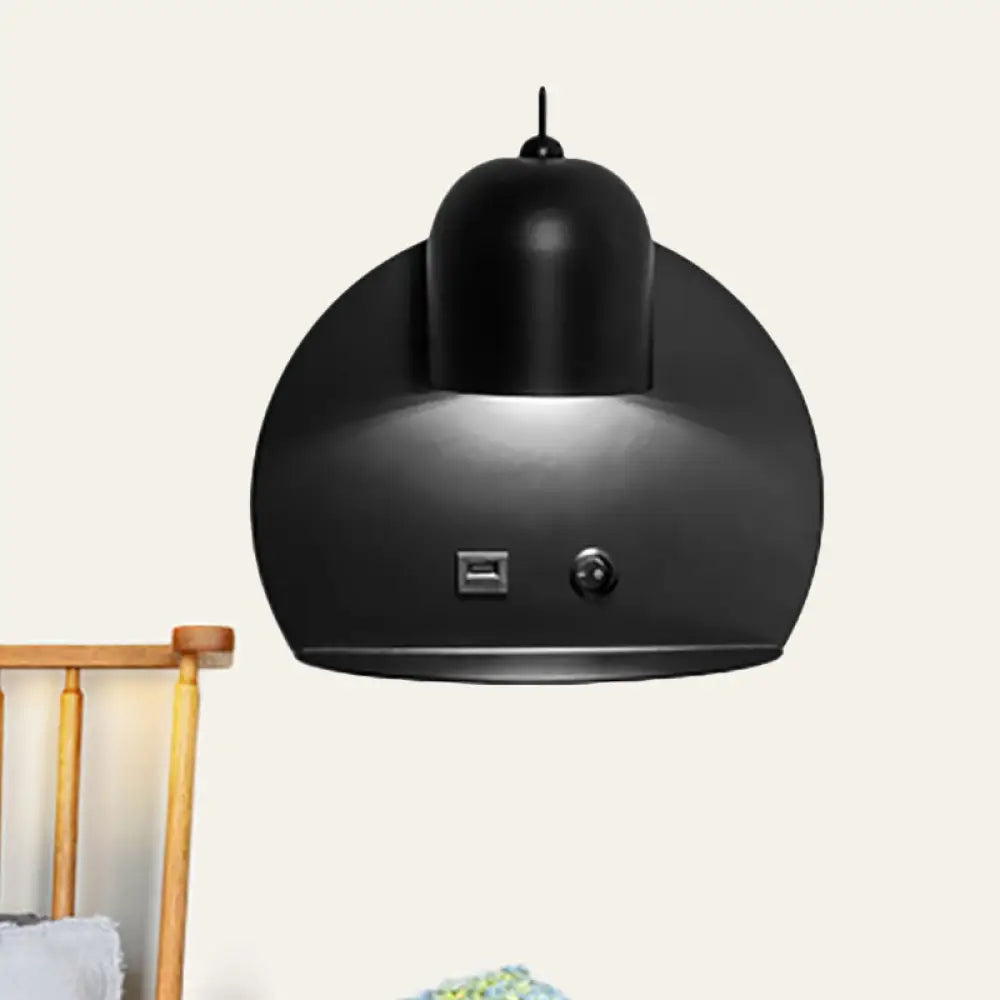 Lámpara de pared moderna de metal DecorBites™ con 1 luz para estudio: diseño sencillo y elegante para una iluminación versátil.