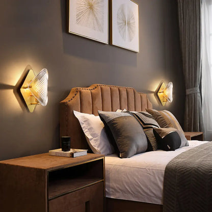 DecorBites™ DecorBites™ Modern Metal Wall Sconce Lamp with Clear Crystal Rhombus Design - Brass Finish