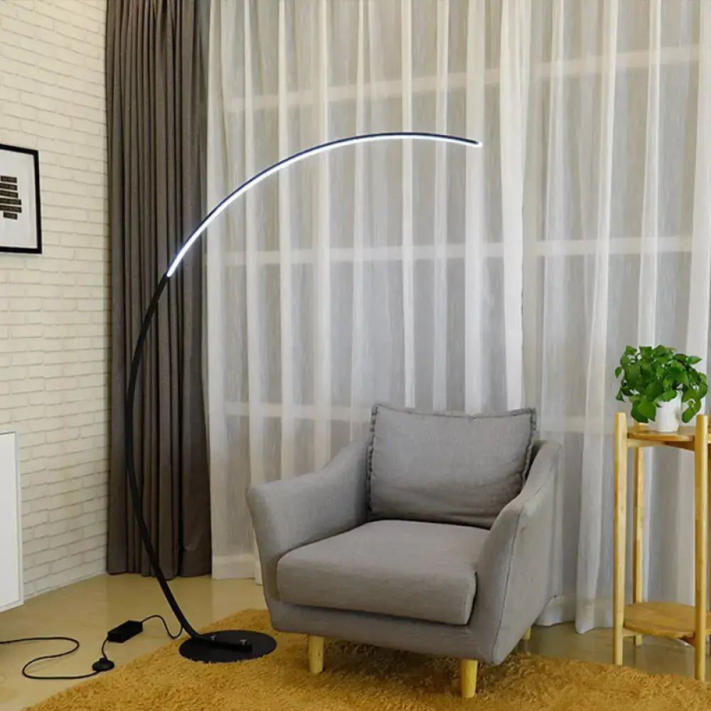 Decorbites modern metallic led floor lamp in black with sleek curved design for living room 220v-240v use