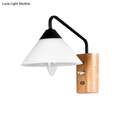 Aplique de pared cónico moderno de cristal opalino DecorBites™ - 1 luz, base de madera - Comedor o pasillo