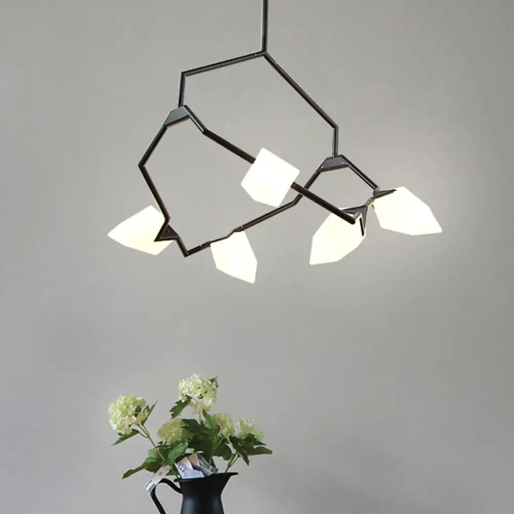 مصباح معلق على السقف بتصميم فرع شجرة من زجاج الحليب الحديث من DecorBites™، أسود/ذهبي، مع 5/8 لمبة لغرفة الطعام