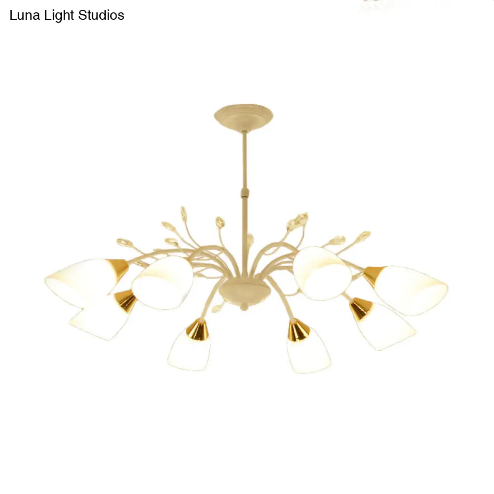Lámpara de techo floral moderna de cristal opalino con 8 luces colgantes en color blanco.