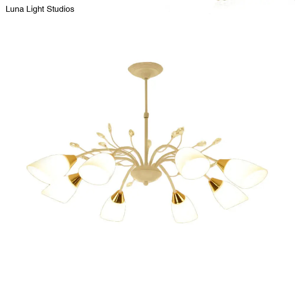 Lámpara de techo floral moderna de cristal opalino con 8 luces colgantes en color blanco.