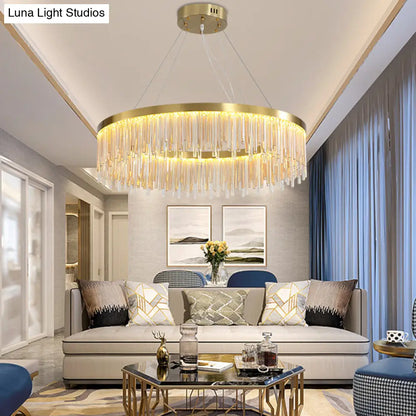 Lámpara de araña LED redonda moderna con prisma de cristal y acabado dorado