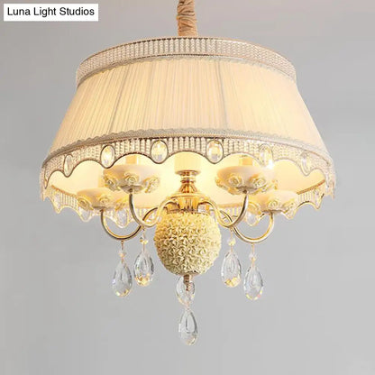 Lámpara de araña moderna con forma de concha: Lámpara de techo colgante de tela rosa/azul/morado con 5 cabezas y gotas de cristal