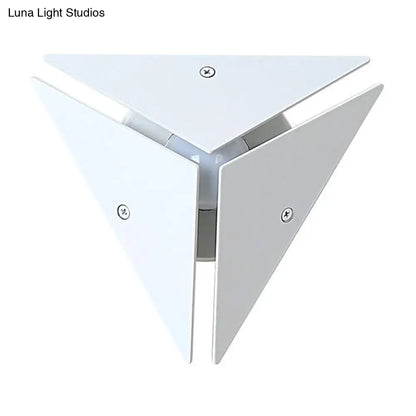 DecorBites™ DecorBites™ Modern Triangle Metal Wall Sconce Light in Gold/Black/White - Warm/White LED - Ideal for Corridor