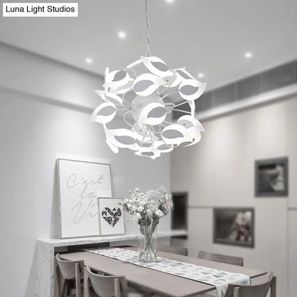 Lámpara de araña moderna de hojas de acrílico blanco con luces LED: la lámpara colgante ideal para el comedor.