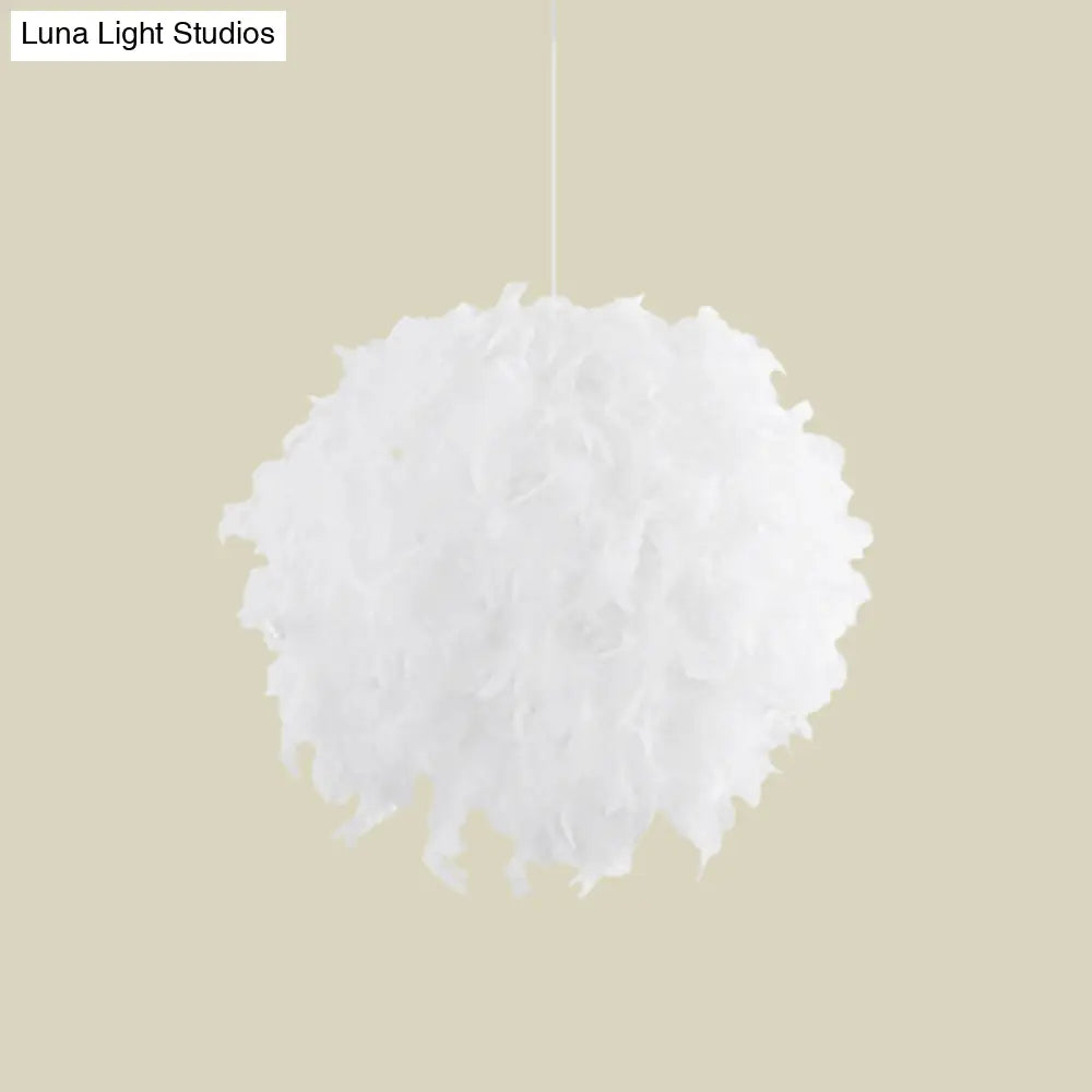 Lámpara de araña moderna blanca con pantalla de plumas - 3/4 luces, perfecta para el techo del dormitorio