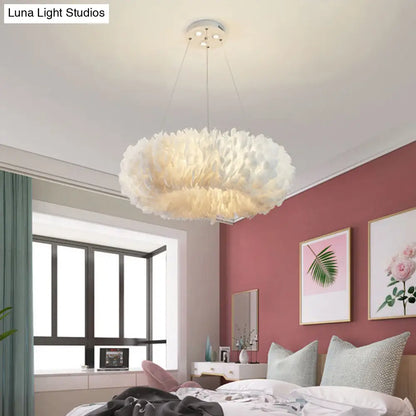 Lámpara colgante moderna de plumas blancas para dormitorio