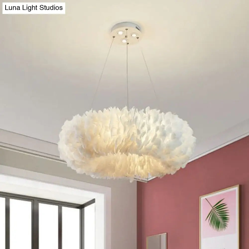 Lámpara colgante moderna de plumas blancas para dormitorio
