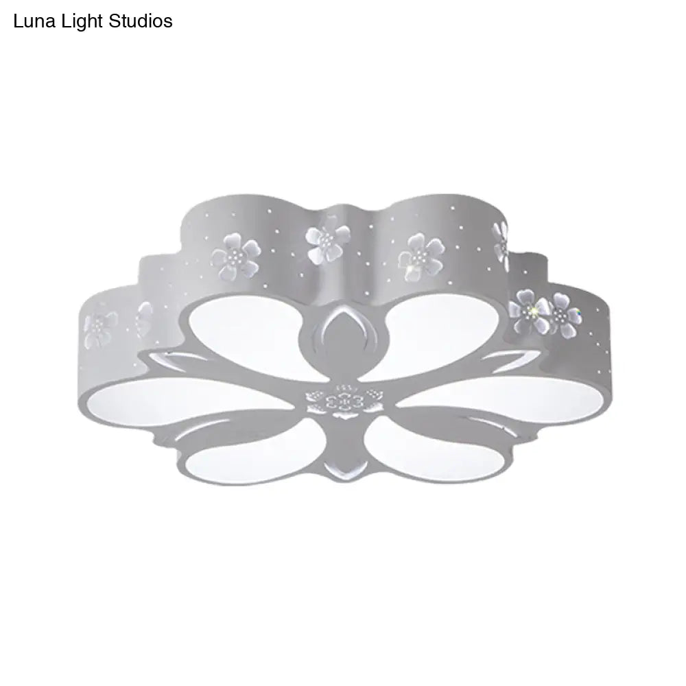 DecorBites™ Lámpara de techo LED blanca moderna con forma de pétalo para dormitorio