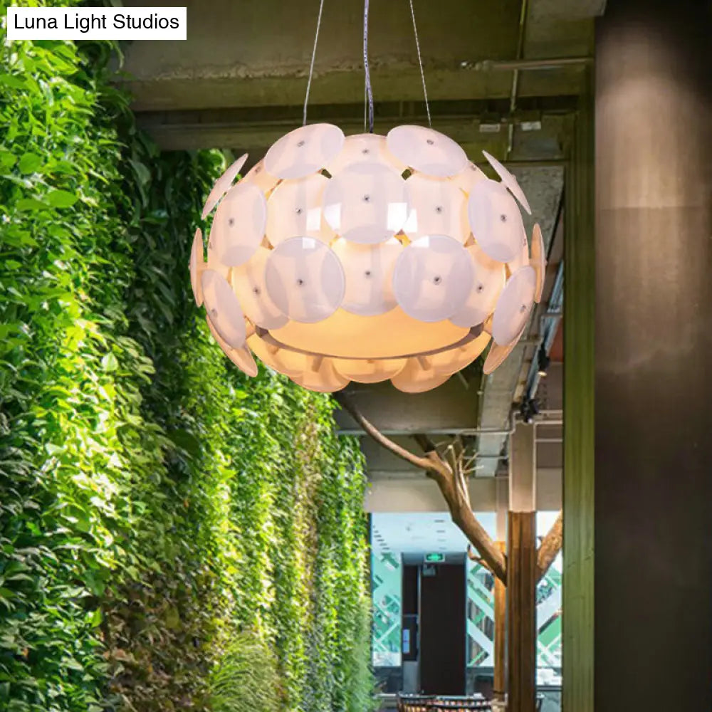 Lámpara colgante moderna blanca de cuatro luces para dormitorio con pantalla cilíndrica acrílica