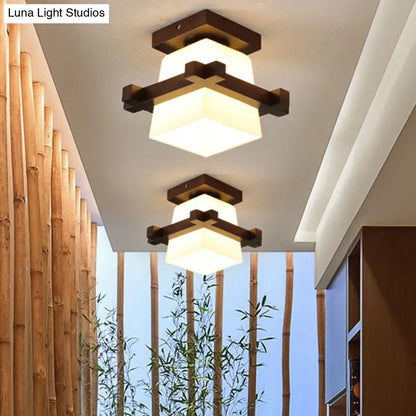 Lámpara de techo moderna de madera DecorBites™ con pantalla de cristal: sencillez y elegancia en un diseño semiempotrado de una luz.