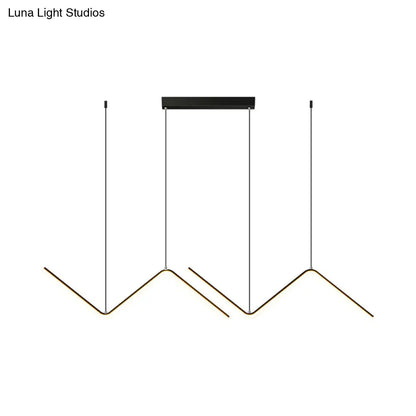 مصباح معلق معدني عصري متعرج من DecorBites™ - مصباح جزيرة LED أسود/ذهبي بإضاءة دافئة/بيضاء لغرفة الطعام