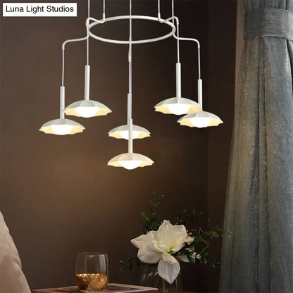 Lámpara de araña modernista de 6 luces: Lámpara de techo colgante blanca con pantalla floral acrílica