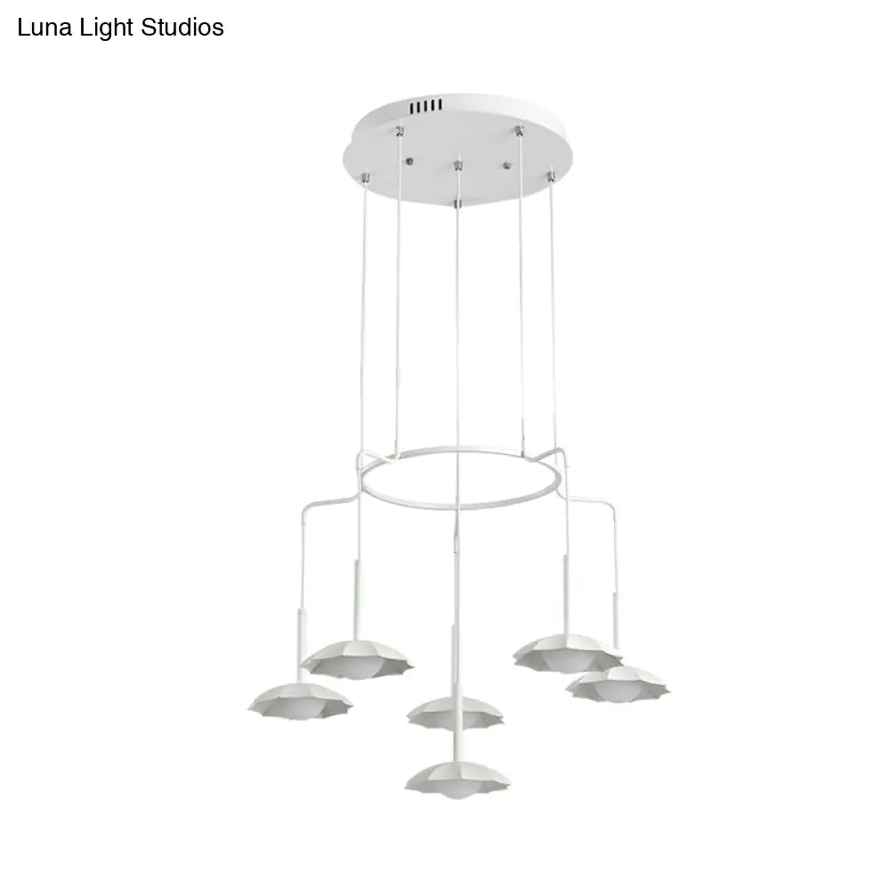 Lámpara de araña modernista de 6 luces: Lámpara de techo colgante blanca con pantalla floral acrílica